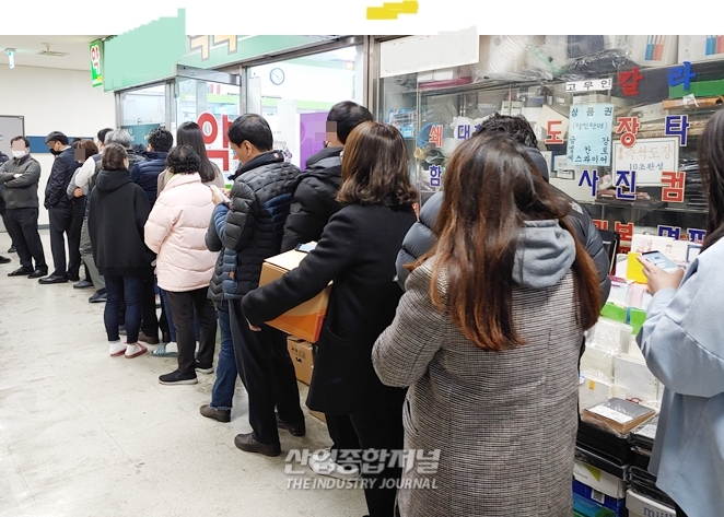 턱없이 올라간 마스크 가격, 정부가 메스 들어 - 산업종합저널 동향