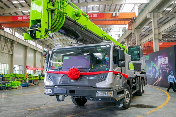 세계 최초 100% 전기 트럭 기중기 등장 - 산업종합저널 전기