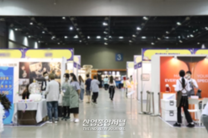 [심층기획] 코로나19 속 전시업계, ‘개최’와 ‘연기’ 중 정답은 무엇일까 - 산업종합저널 전시회