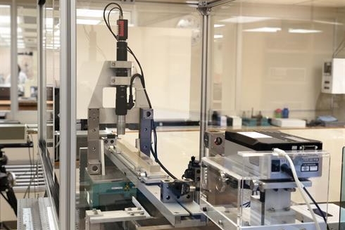 [TECH] 레이저 간섭계로 리니어 스케일 캘리브레이션 오차 검증 - 산업종합저널 전자