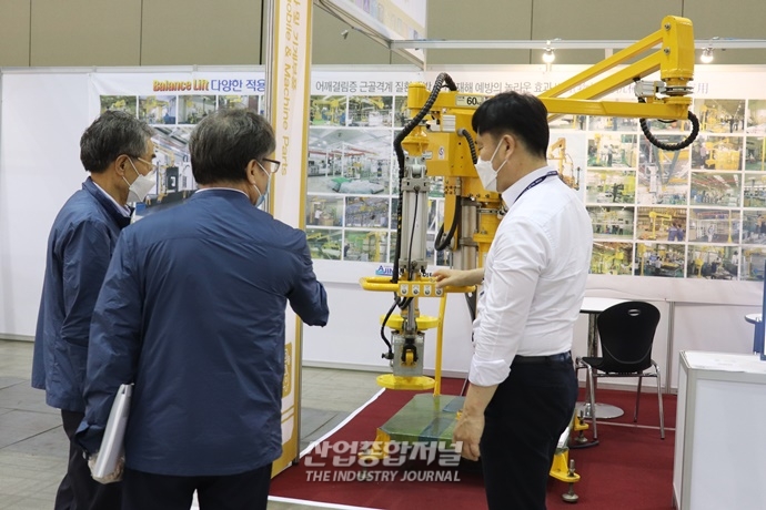 [포토뉴스] 금속산업대전, 마스크는 ‘필수’ - 산업종합저널 전시회