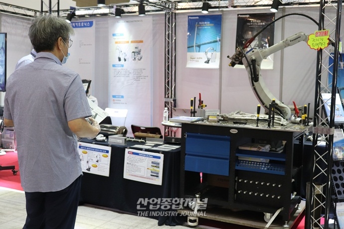 [포토뉴스] 금속산업대전 "마스크·일회용 장갑 꼭 챙기세요" - 산업종합저널 전시회
