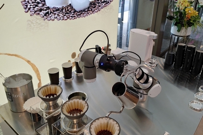 유니버설 로봇, 카페에서 로봇 바리스타로 '활약' - 산업종합저널 정책