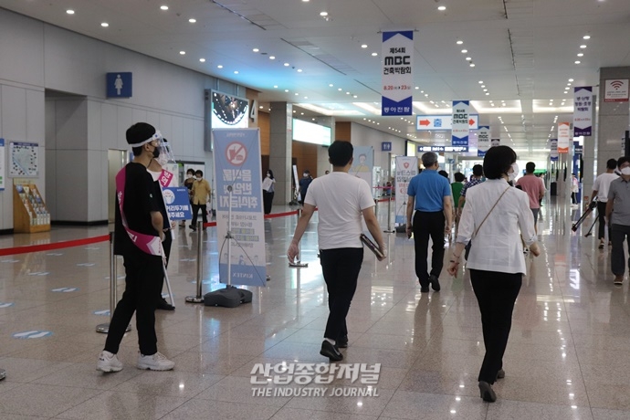 [포토뉴스] 킨텍스서 열린 MBC 건축박람회, 고양시 제재로 '중단' - 산업종합저널 전시회