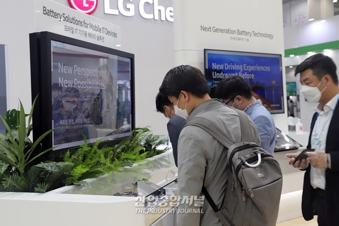 [포토뉴스] 코로나19 속 ‘인터배터리 2020’ 개최…배터리 산업 관심 ↑ - 산업종합저널 전시회