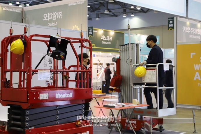 [포토뉴스] 2020 한국건설안전박람회, 각종 스마트 건설 안전 솔루션 제시 - 산업종합저널 전시회