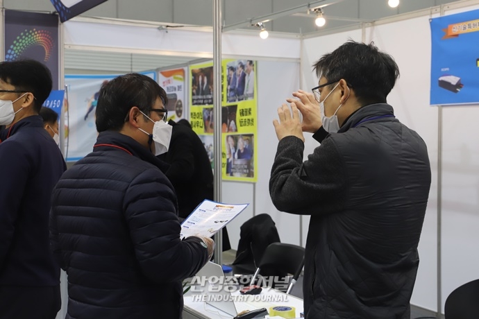 [포토뉴스] 활기 되찾은 킨텍스, ‘국제 LED&OLED EXPO 2020’으로 북적 - 산업종합저널 전시회