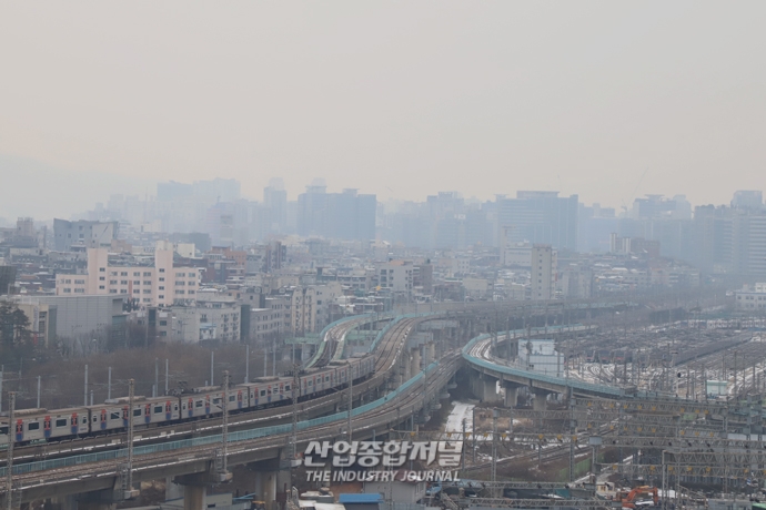[산업 View] 추위 풀리며 찾아온 미세먼지 - 산업종합저널 동향