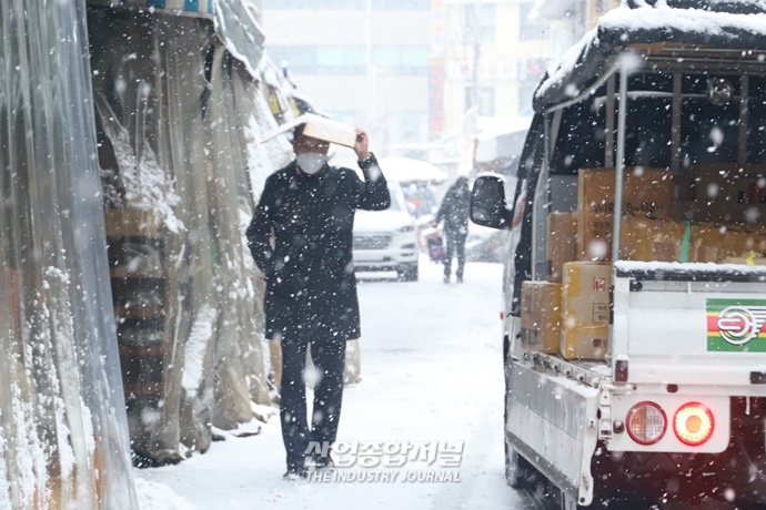 [산업 View] 수도권 대설주의보, 퇴근길 교통 대란 우려 - 산업종합저널 동향