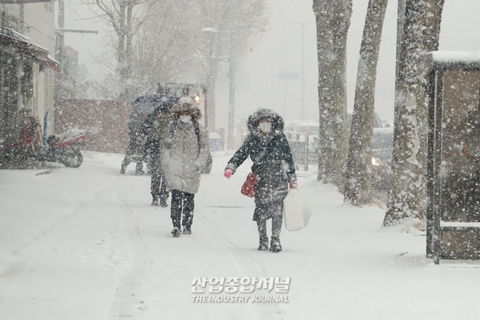 [산업 View] 수도권 대설주의보, 퇴근길 교통 대란 우려 - 산업종합저널 동향