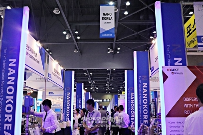 [포토뉴스] ‘나노코리아 2019’ 발길 붐비는 포스터세션 (feat.외국인) - 산업종합저널 전시회