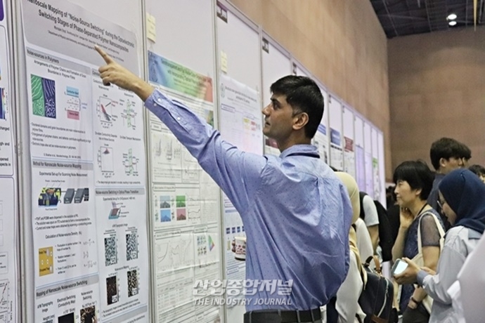 [포토뉴스] ‘나노코리아 2019’ 발길 붐비는 포스터세션 (feat.외국인) - 산업종합저널 전시회