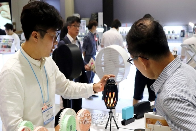 [포토뉴스] 스마트 디바이스 쇼 2019, 무선 기술 적용된 IT 제품 ‘대세’ - 산업종합저널 전시회