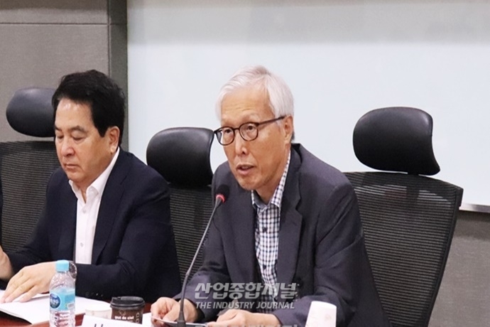 일본제품 불매운동 등 악화일로의 한·일관계 실마리…“‘투트랙 전략’에 있다” - 산업종합저널 동향