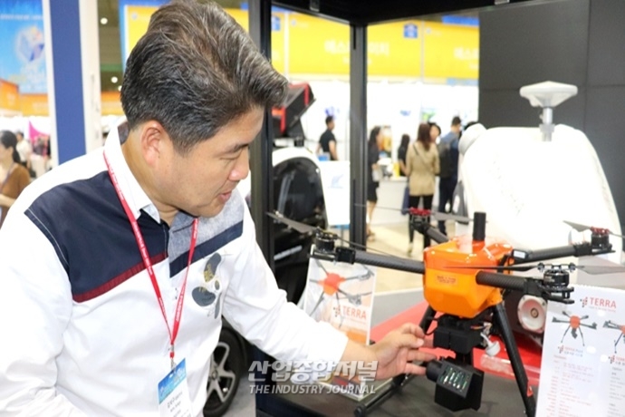 “국내 공간정보 산업 발전 위해 대기업 투자 낮추고 스타트업 키워야” - 산업종합저널 전시회