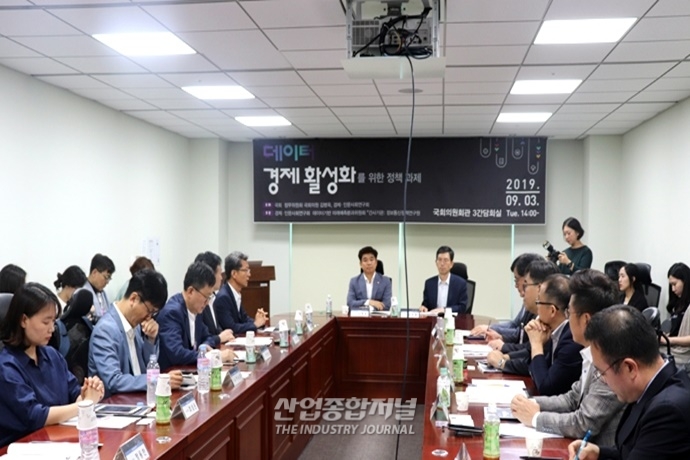 “마이데이터, 민간·공공 데이터 개방 촉진할 제도로 자리매김” - 산업종합저널 동향