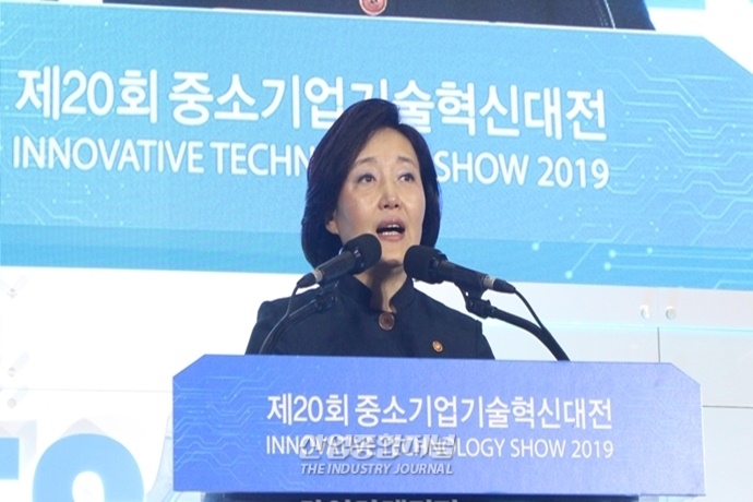 중기벤처부 박영선 장관 “내년부터 R&D지원자금 3년 20억 원 규모로 확대” - 산업종합저널 동향