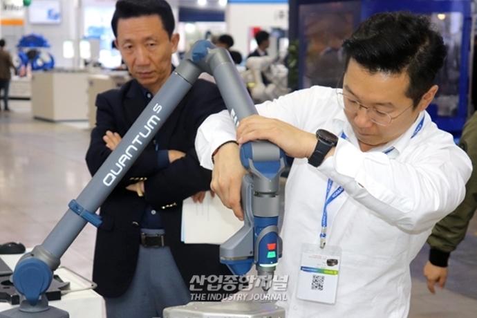 [포토뉴스] 2019 한국산업대전, 제조업 경쟁력 로봇 통해 ‘UP’ - 산업종합저널 전시회