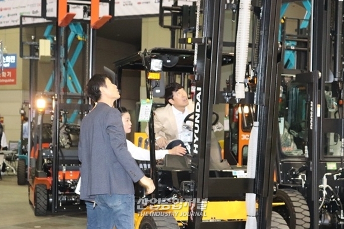 [포토뉴스] 협동로봇부터 스마트 건설기계까지 - 산업종합저널 전시회