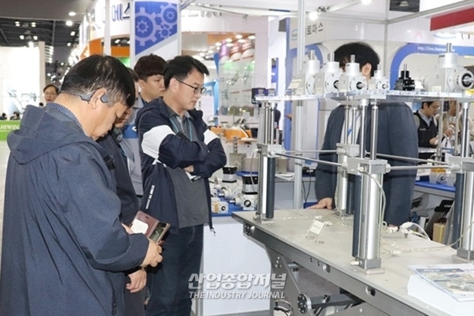 [포토뉴스] 협동로봇부터 스마트 건설기계까지 - 산업종합저널 전시회