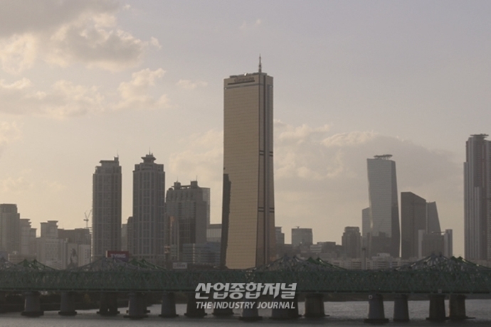 [포토뉴스] 미세먼지에 갇힌 서울 도심 - 산업종합저널 동향