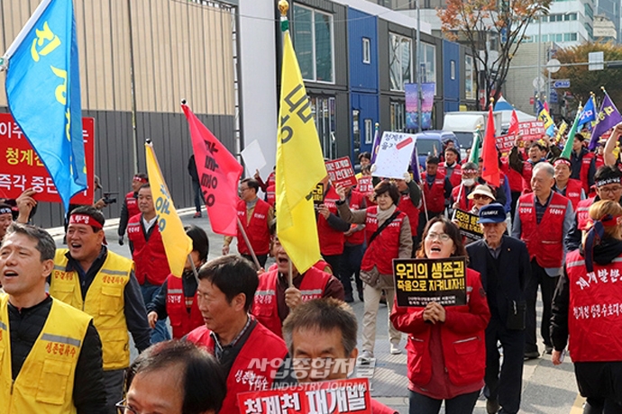 [포토뉴스] ‘청계천을지로 재개발 추진, 소상공인 ‘벼랑 끝’ 내몬다’ - 산업종합저널 동향
