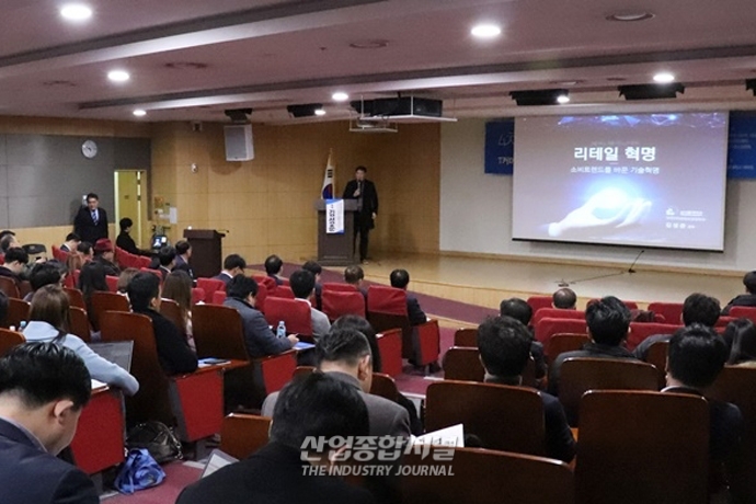 쇼루밍족·Z세대의 ‘리테일 혁명’…“新 소비 특성 반영한 기술 전략 필요” - 산업종합저널 동향