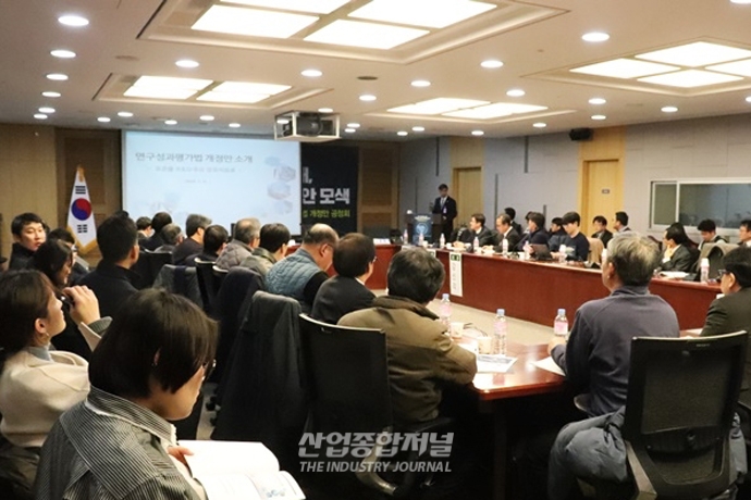 ‘연결성·융합’이 핵심인 시대…“‘표준’의 중요성, 아무리 강조해도 지나치지 않는다” - 산업종합저널 동향