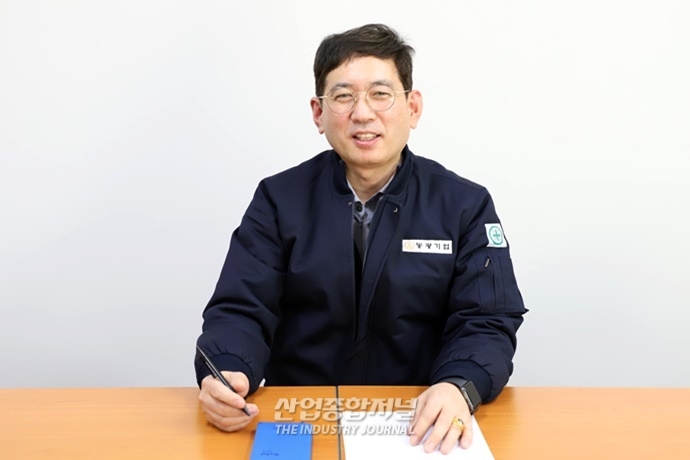 [Engineer④] 30년간 금형人의 길 걸어온 ‘우수숙련기술자’, 최승일 팀장 - 산업종합저널 금형