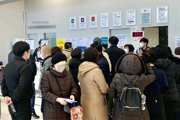 [포토뉴스] 코로나19로 바뀐 일상생활, 1시간 기다렸지만... - 산업종합저널 동향