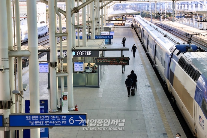[산업 View] 설명절 연휴 이틀 앞두고 한산한 서울역 - 산업종합저널 동향