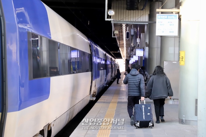 [산업 View] 설명절 연휴 이틀 앞두고 한산한 서울역 - 산업종합저널 동향