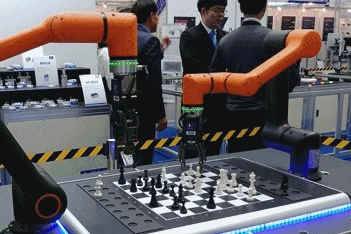 [움짤뉴스] 심심한 협동 로봇? ‘주고 받고’ 체스 게임 한 판 - 산업종합저널 전시회