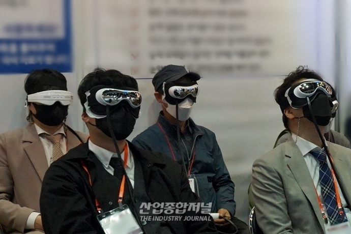 [산업View] 코엑스를 방문한 외계인? - 산업종합저널 전자