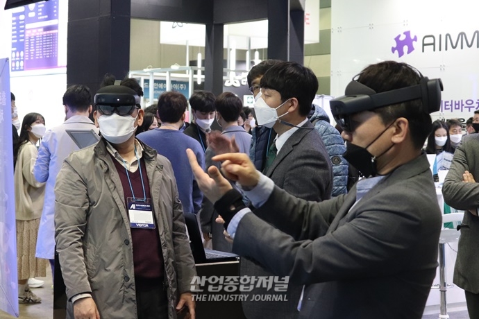 [산업VIEW] 체험도 경품도 최첨단, ‘AI 전시회는 다르네’ - 산업종합저널 전시회