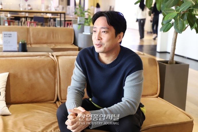 인공지능(AI), 전문성과 정확성 두 마리 토끼 잡는다 - 산업종합저널 동향