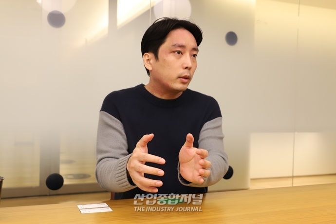 인공지능(AI), 전문성과 정확성 두 마리 토끼 잡는다 - 산업종합저널 동향