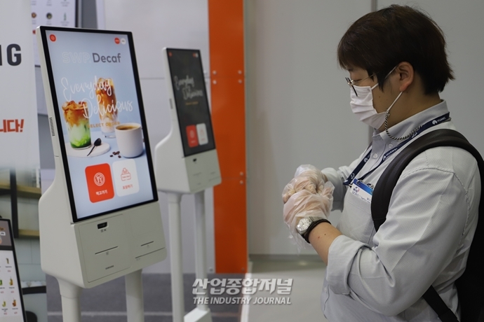 [산업View] 월드IT쇼 2021 곳곳에 전시된 '무인 단말기’ - 산업종합저널 동향
