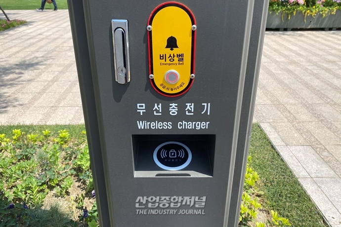 [산업View] 가로등·신호등·CCTV 결합한 스마트 도시 인프라, ‘스마트 폴’ - 산업종합저널 동향