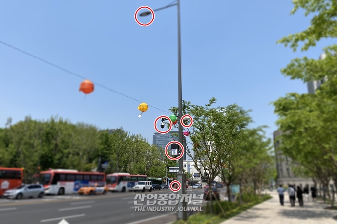 [산업View] 가로등·신호등·CCTV 결합한 스마트 도시 인프라, ‘스마트 폴’ - 산업종합저널 동향