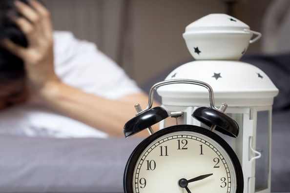 '스트레스로 매일 밤 뜬눈' 수면장애 중국 3억, '수면 경제' 주목 - 산업종합저널 동향