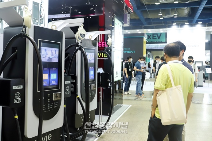 [산업View] 'xEV 트렌드 코리아 2021', 전기차·충전기·배터리 등 총출동 - 산업종합저널 전시회