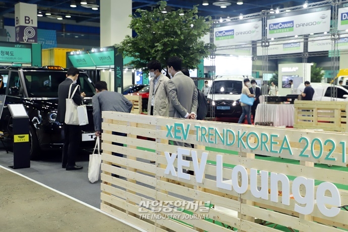 [산업View] 'xEV 트렌드 코리아 2021', 전기차·충전기·배터리 등 총출동 - 산업종합저널 전시회