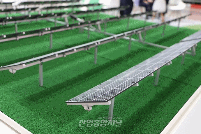 [움짤뉴스]‘절대 놓치지 않아요’ 태양빛 따라가는 패널 - 산업종합저널 전시회