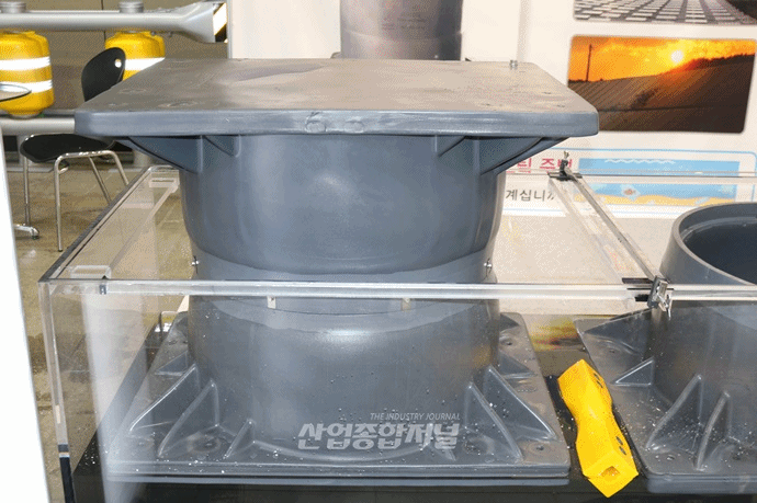 [움짤뉴스] 수상용 태양광 부력체, EVA로 만든다! - 산업종합저널 전시회