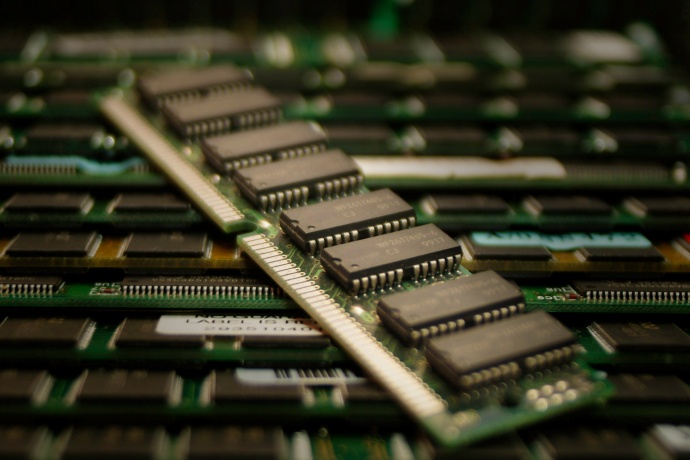 삼성전자·SK하이닉스·마이크론, 치열한 메모리 경쟁의 승자는? - 산업종합저널 전자