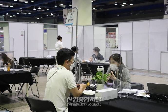 [산업View] 바이어와 만날 통로 만들어 - 산업종합저널 전시회