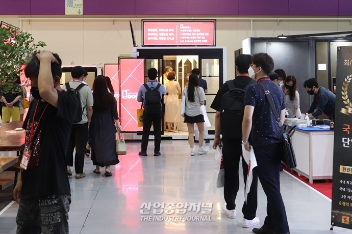 [산업 VIEW] '2021 코리아빌드’, 주말에도 전시장 찾는 발길 이어져 - 산업종합저널 전시회