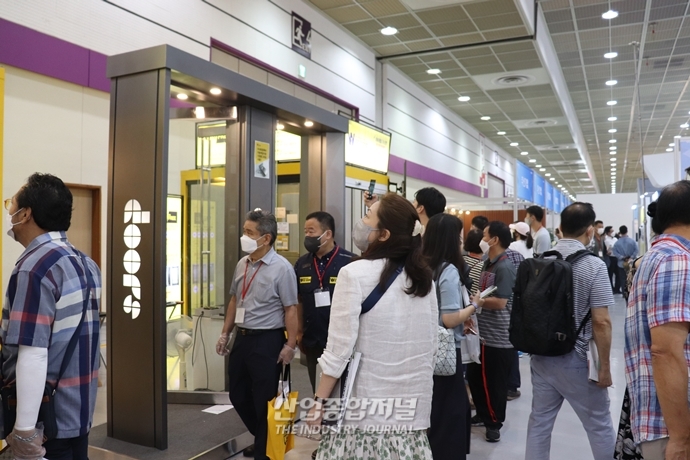 [산업 VIEW] '2021 코리아빌드’, 주말에도 전시장 찾는 발길 이어져 - 산업종합저널 전시회