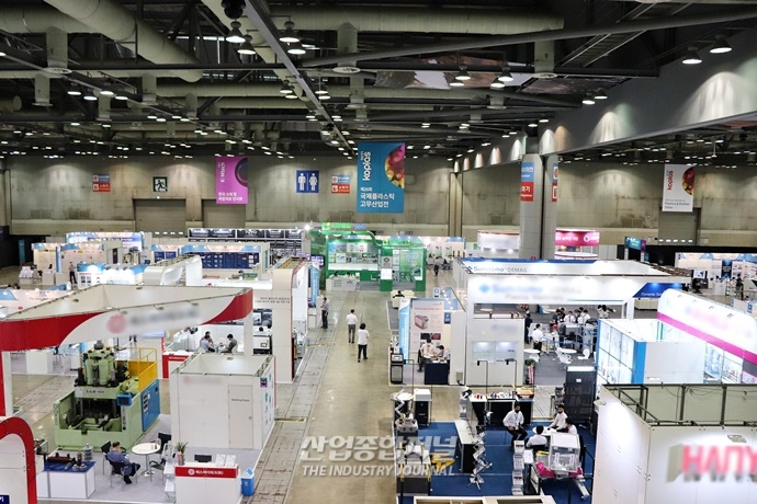 연기됐던 KOPLAS 2021, 산업 활성화 위해 거리두기 4단계에도 개막 - 산업종합저널 전시회